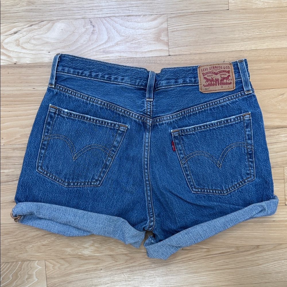 Levi's Women's 501 Jean Shorts 28 (sold as shorts by store, not jeans cut off) - Picture 4 of 7